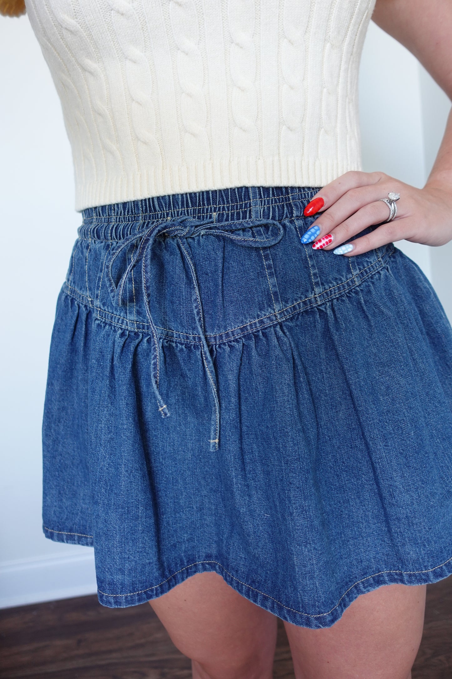 π Mid-Rise Denim Pleated Skirt