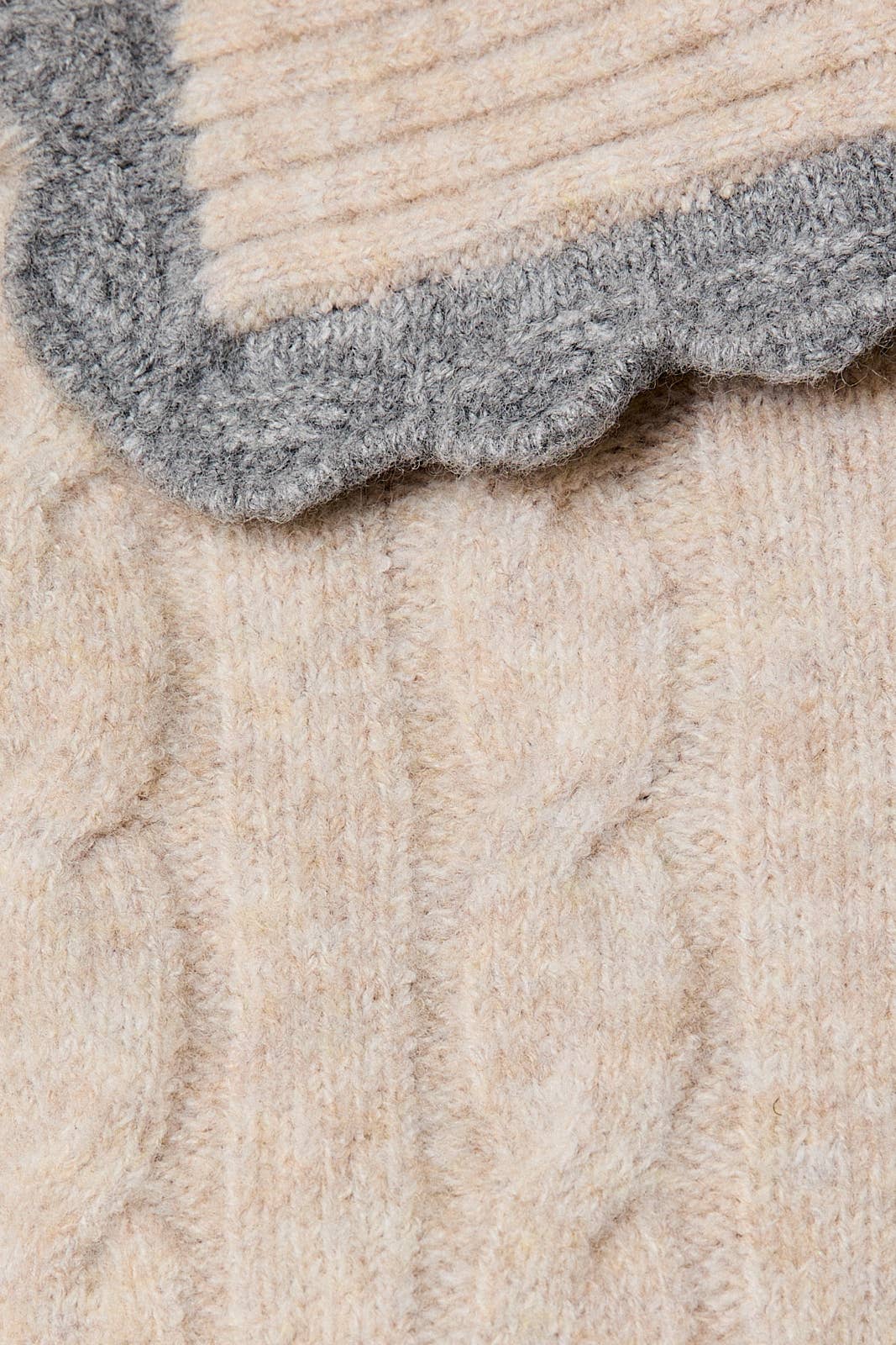 🧶 Collared Long Sleeve Cable Sweater