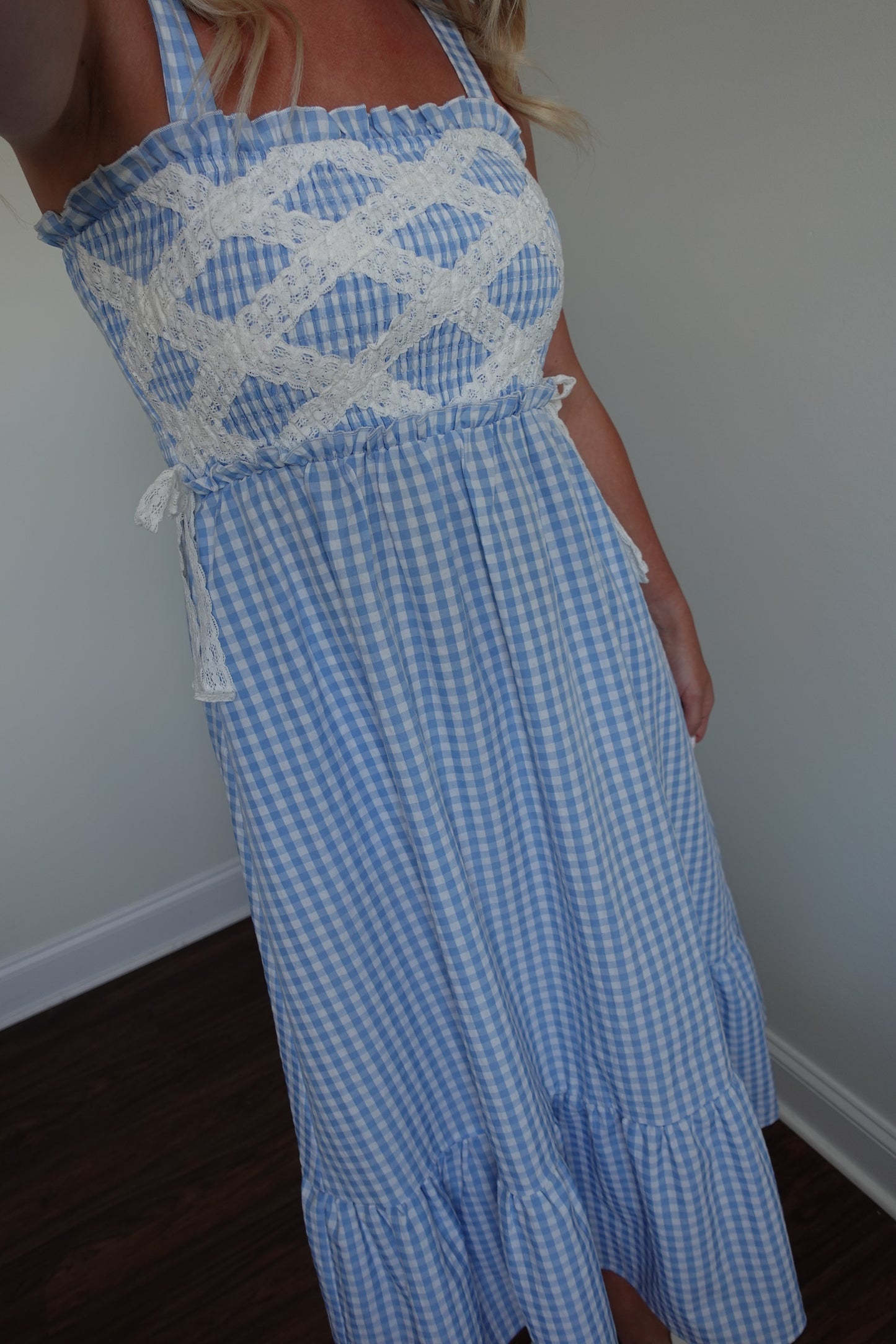 💙 Diagonal Lace Sleeveless Midi Dress